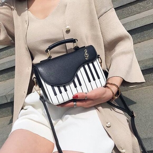 Elegant Woman Accordion Piano Style Crossbody Tote Bag in PU Leather - Picture 5 of 9